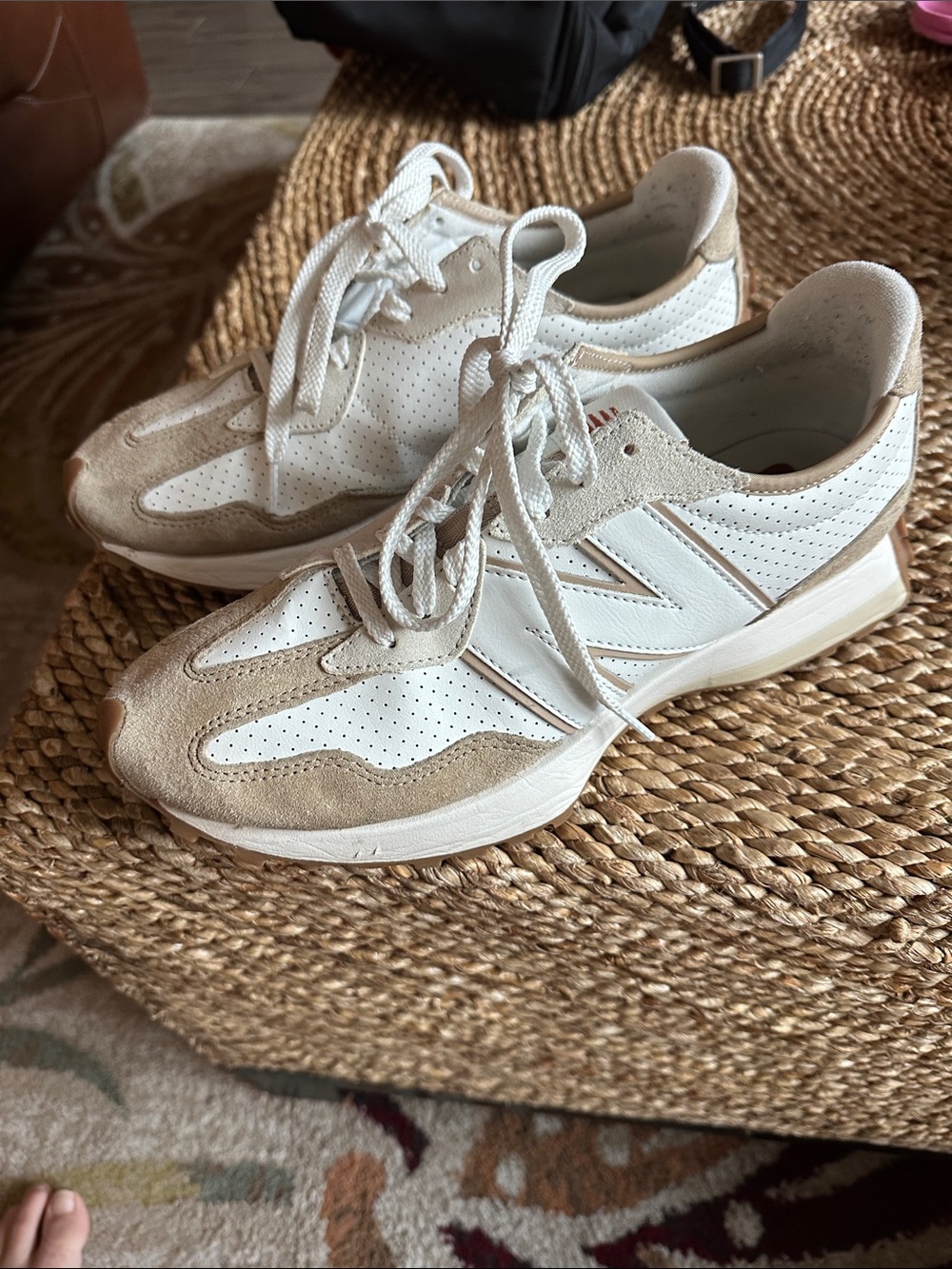 New Balance Men's White and Beige Perforated Athletic Sneakers Mens size 9.5